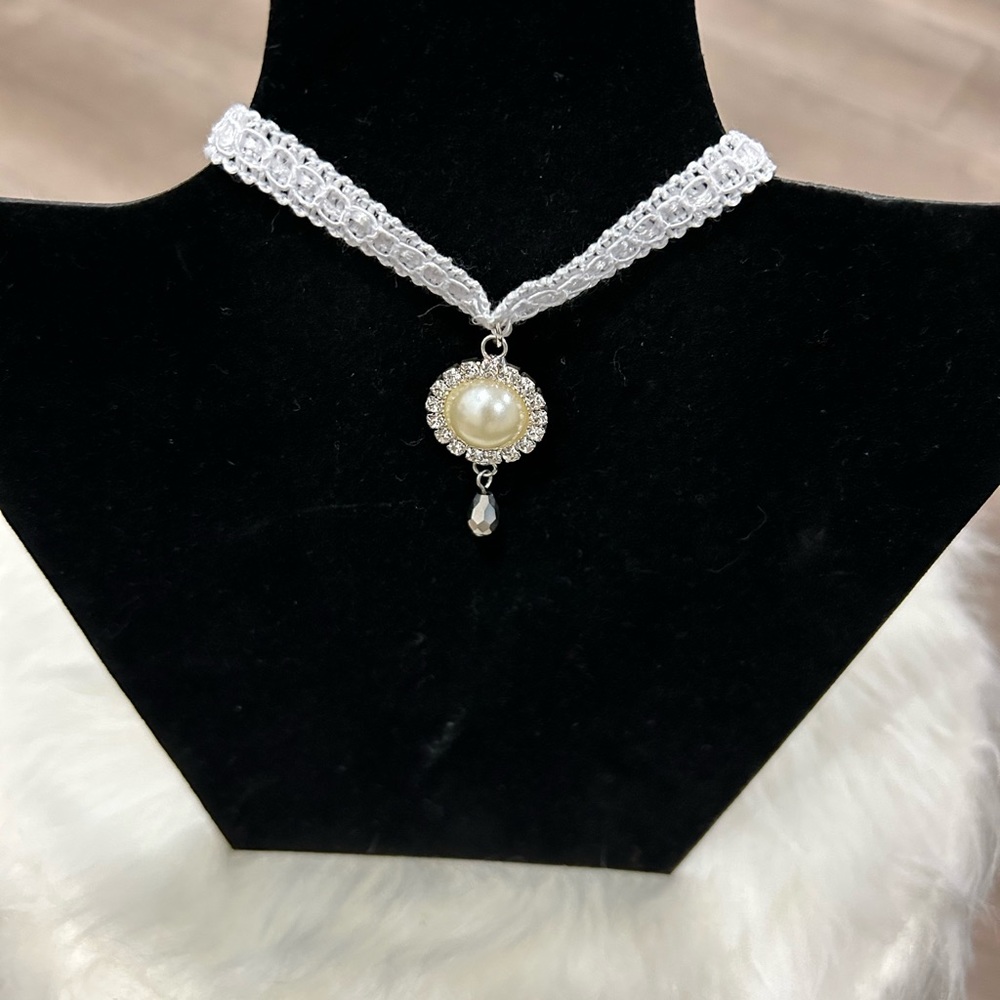CHOKER • White Ribbon w/ Pearl Pendant •